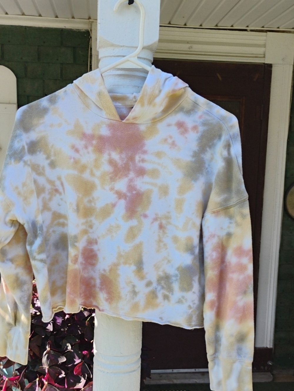 Old Navy Tie-Dye Cropped Hoodie in Cream, Pink & Tan